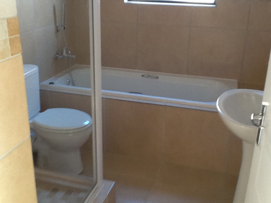 To Let 3 Bedroom Property for Rent in Buh Rein Estate Western Cape